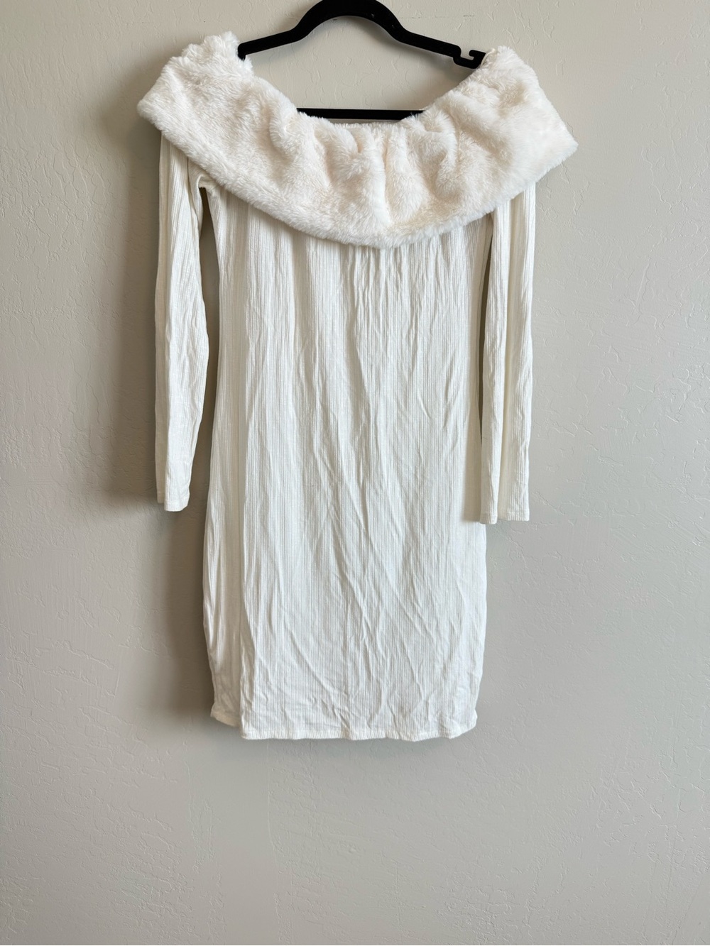 Active USA Cream Faux Fur Trim Pullover #368